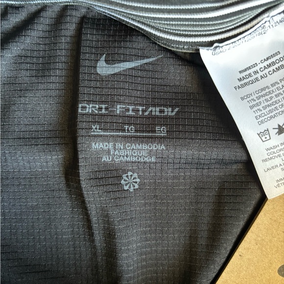 Nike AeroSwift Dri-Fit ADV 1/2 Lenght Black/White Racing Tights Size Extra Large - Picture 4 of 9